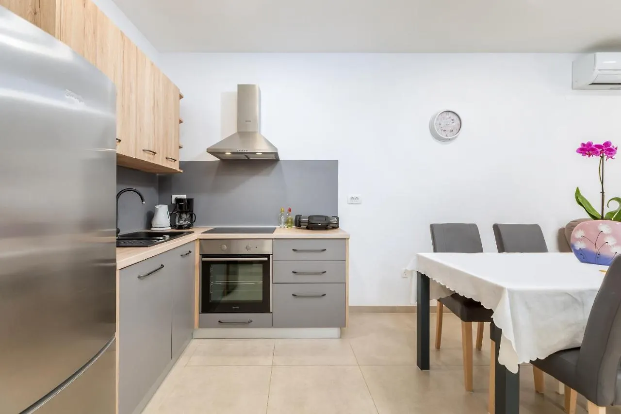 Apartment Lorilu Póla